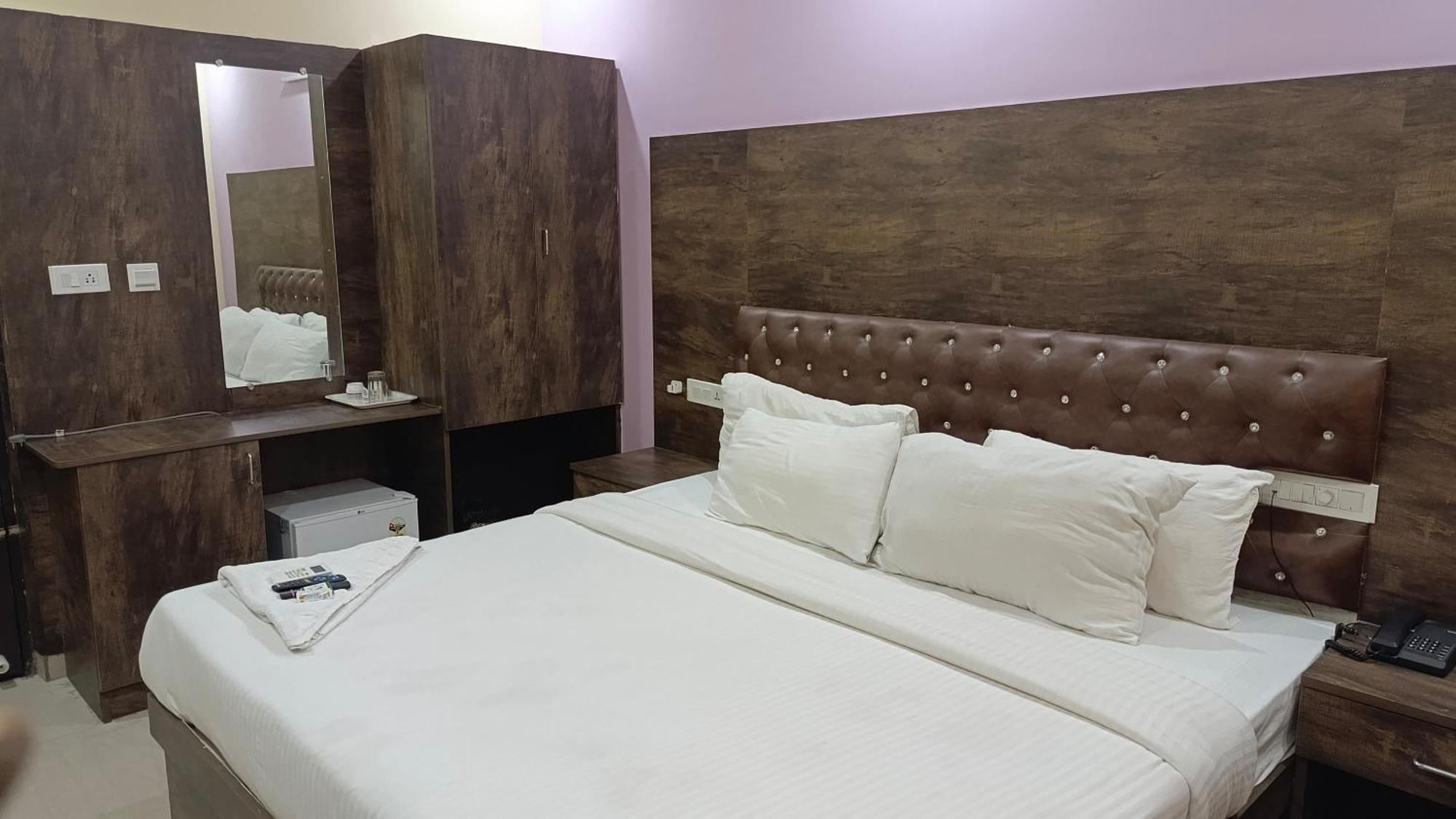 Pph Royal Gs Comforts Opp Mall Of Asia バンガロール エクステリア 写真